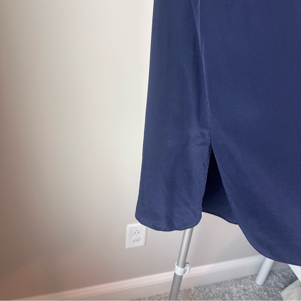 Lilly Pulitzer 100% Silk Sleeveless V-Neck Blouse XS | Navy Blue Luxe Top - Picture 6 of 7